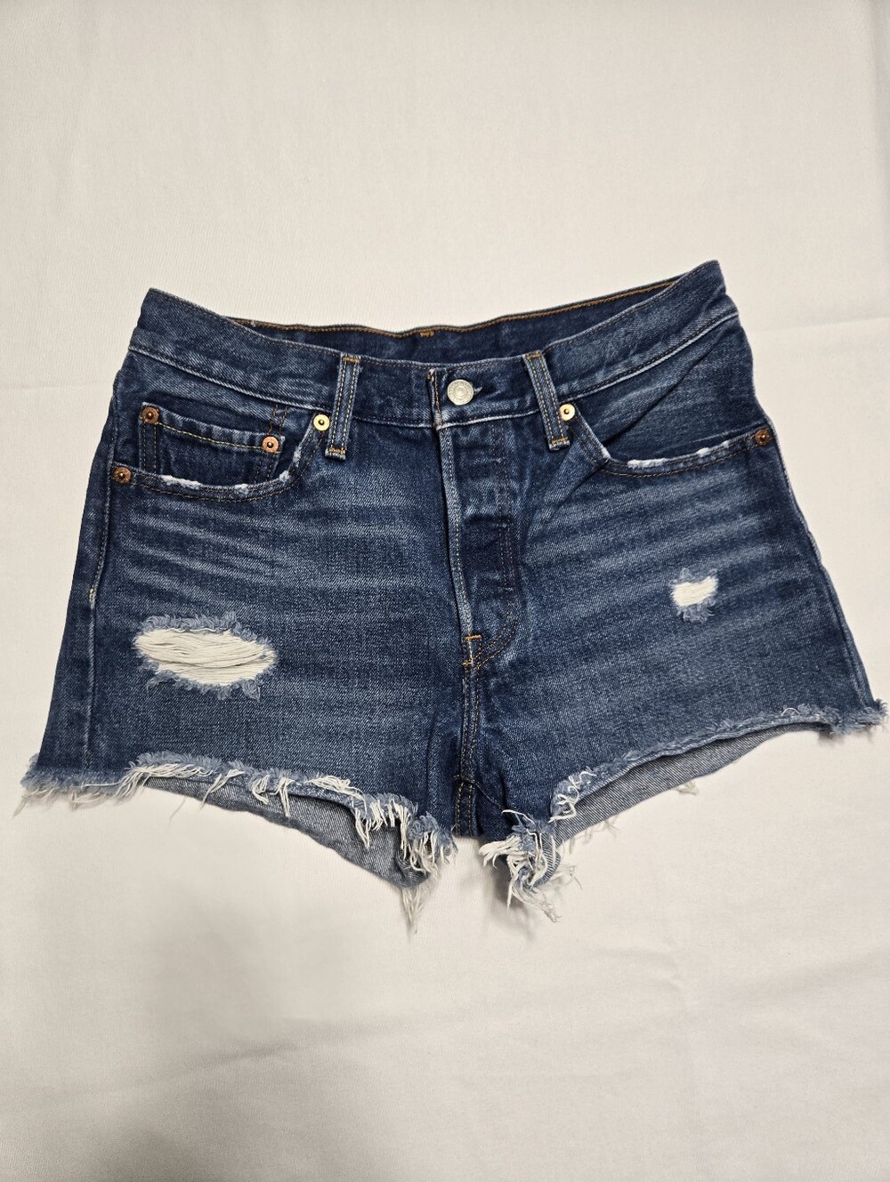 Levi's 501 Women's Medium Wash Denim High Waisted Raw Hem Button Shorts sz 27